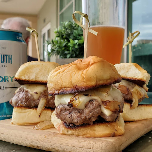 It’s summertime at Florida’s favorite café by the&nbsp;water!